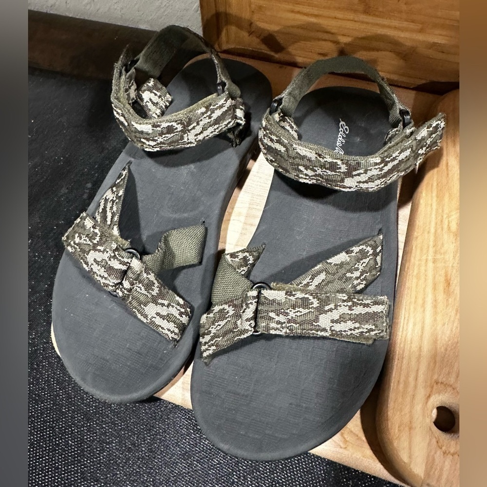 EUC Eddie Bauer Men’s Camo Sport Sandals Size 9 - Picture 1 of 5